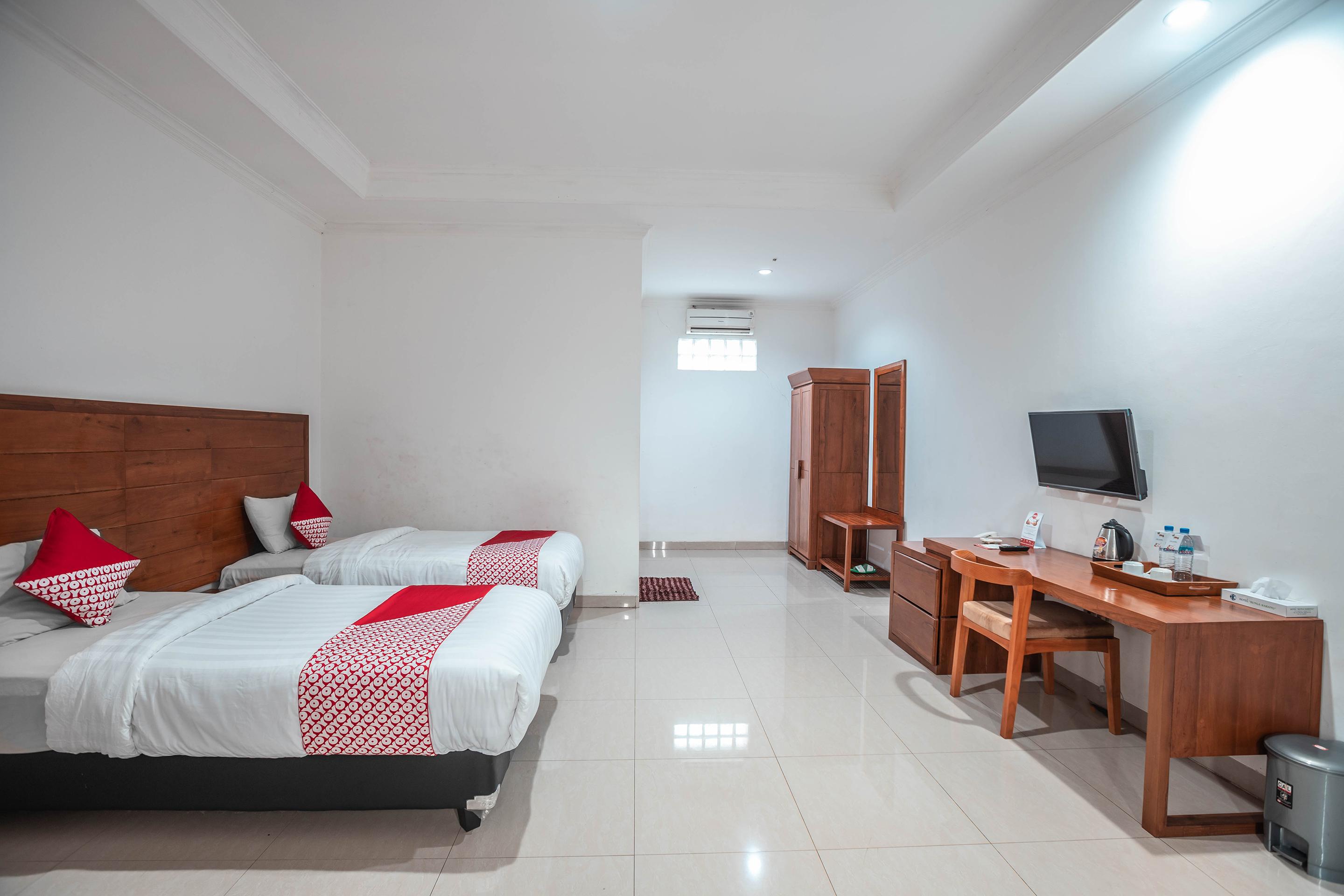 Super Oyo 686 Bunga Karang Hotel Bekasi Kültér fotó