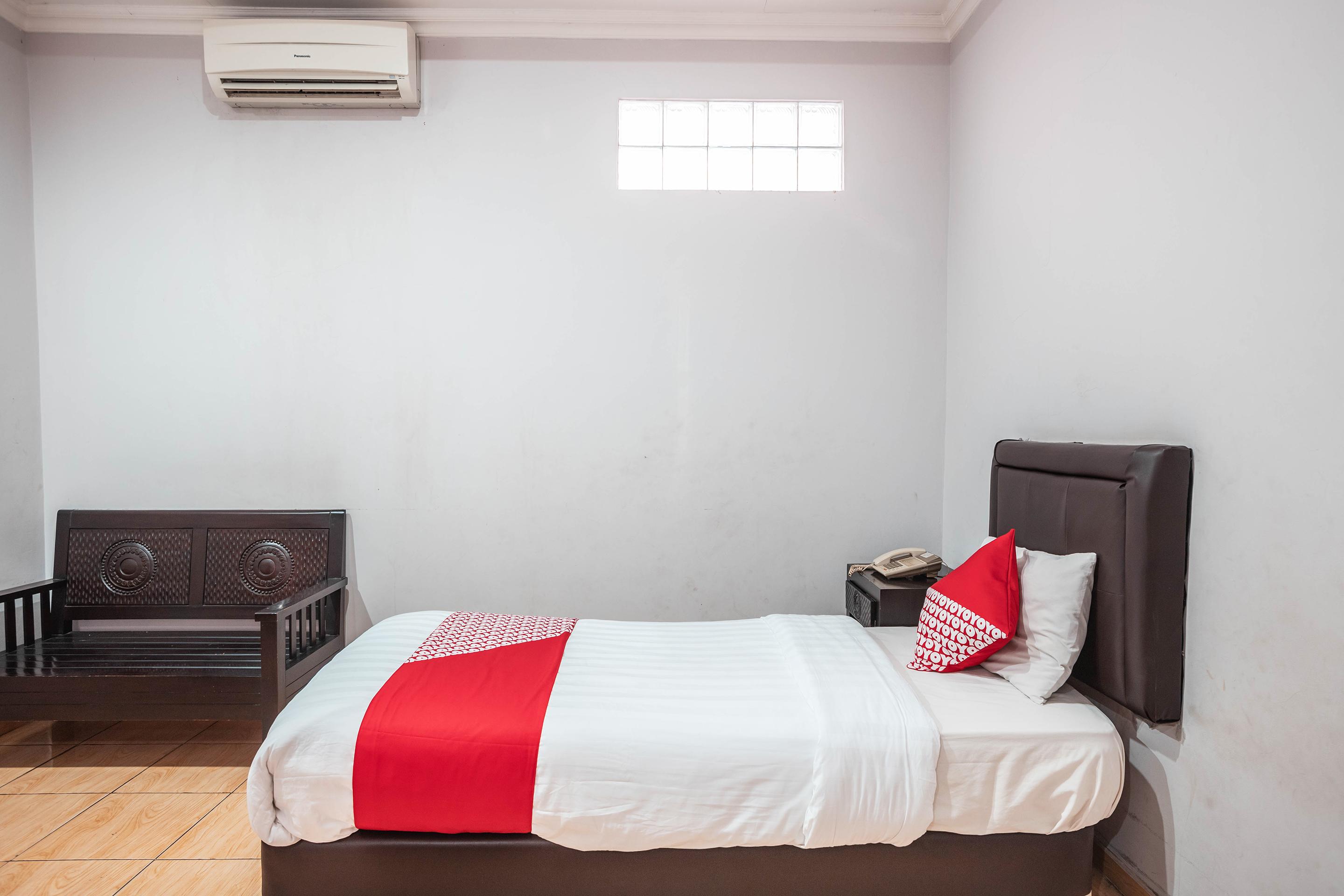 Super Oyo 686 Bunga Karang Hotel Bekasi Kültér fotó