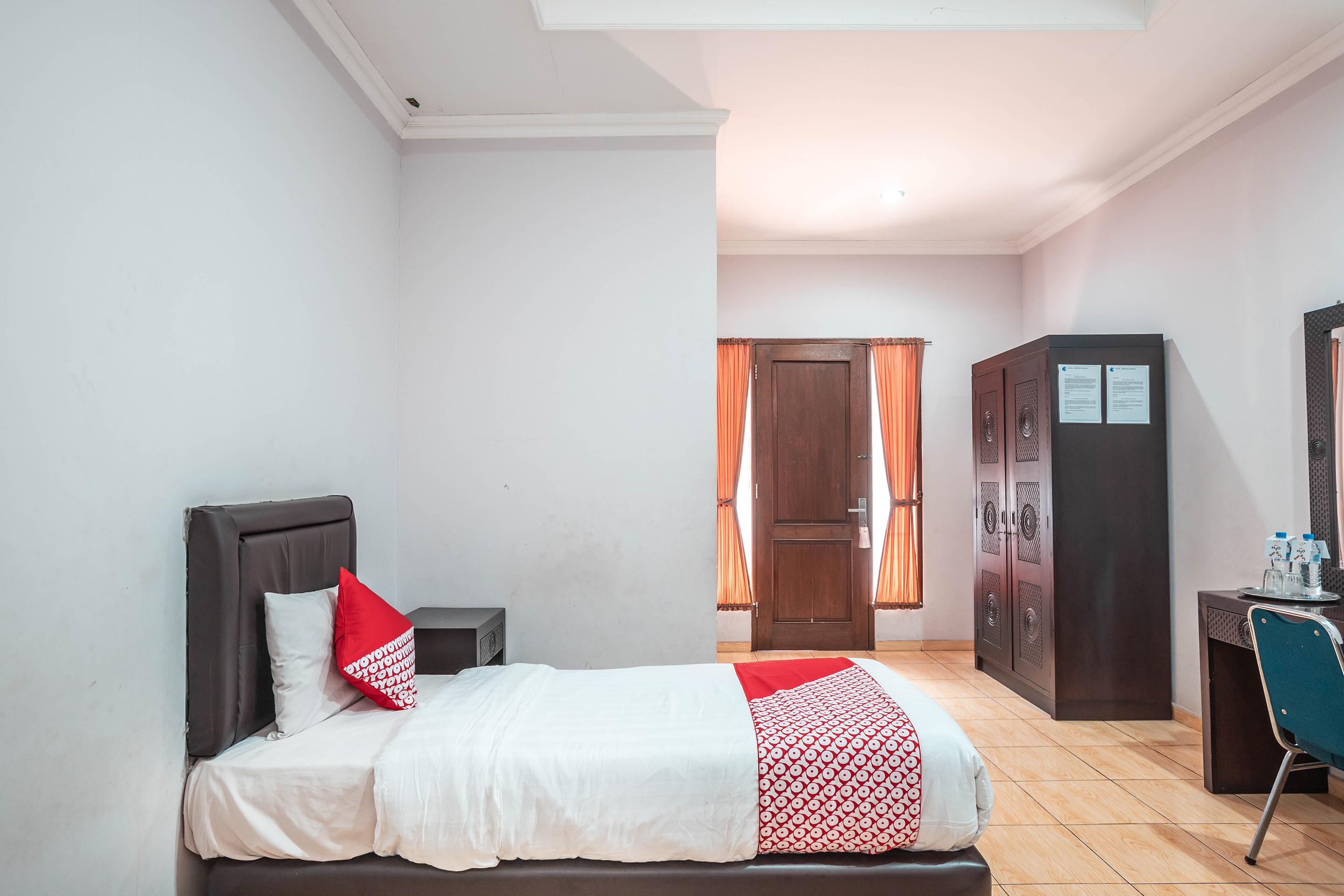 Super Oyo 686 Bunga Karang Hotel Bekasi Kültér fotó