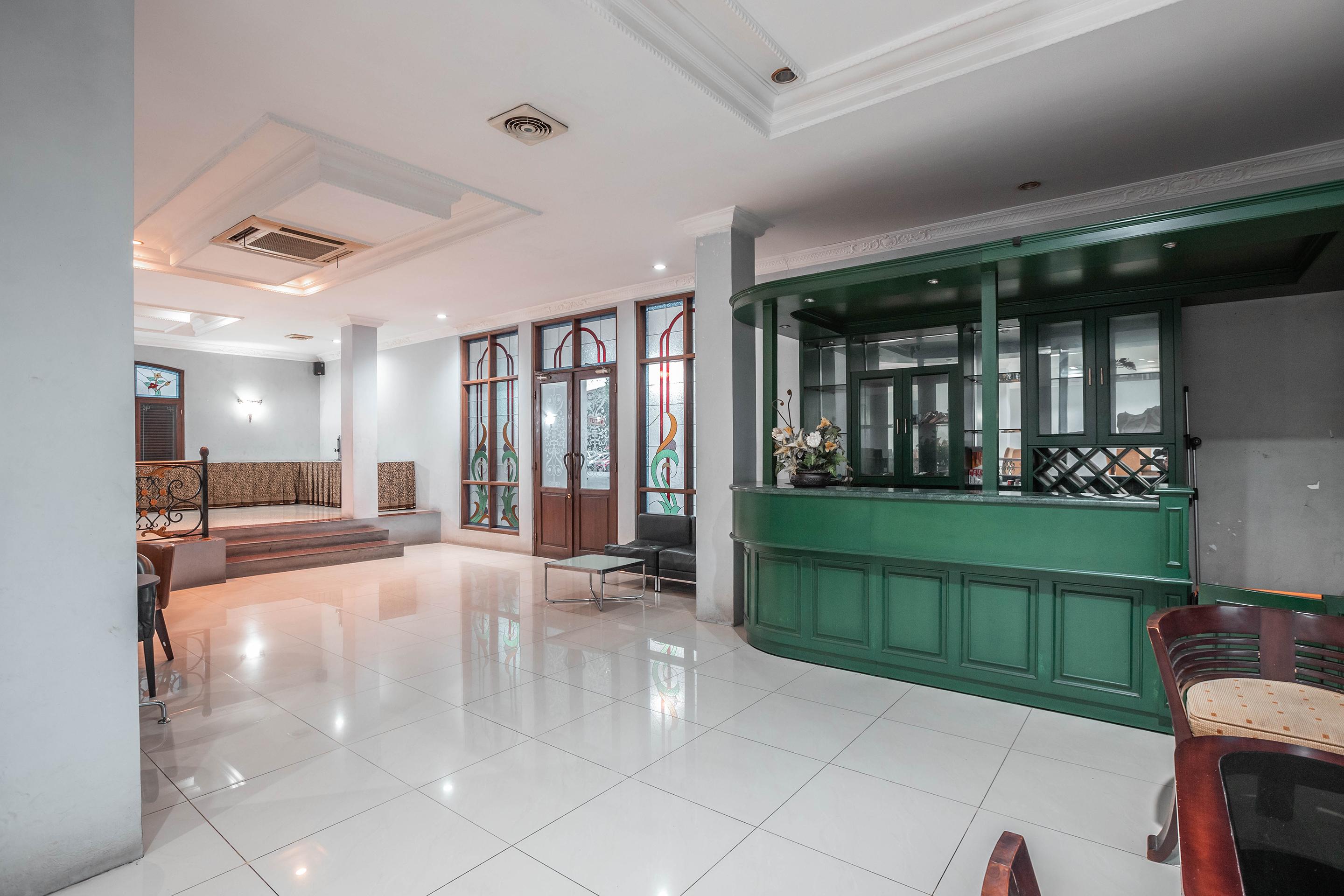 Super Oyo 686 Bunga Karang Hotel Bekasi Kültér fotó