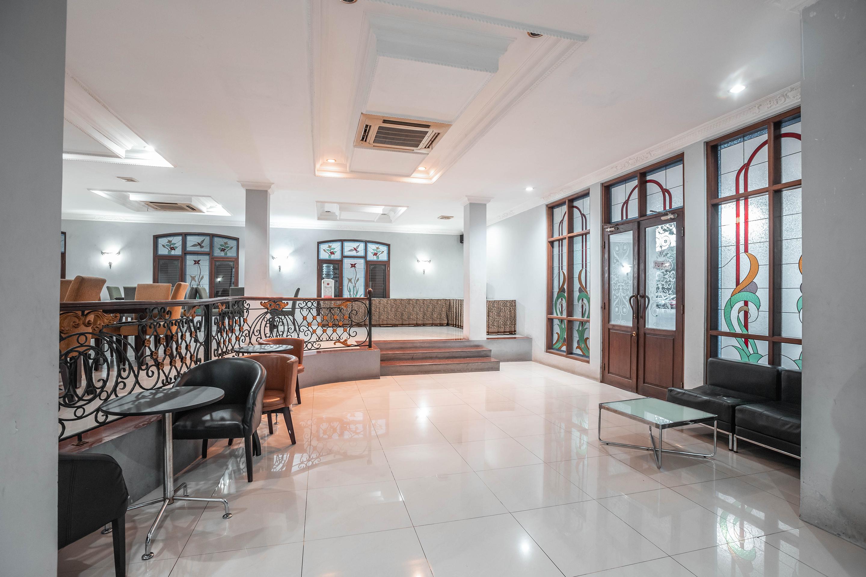 Super Oyo 686 Bunga Karang Hotel Bekasi Kültér fotó
