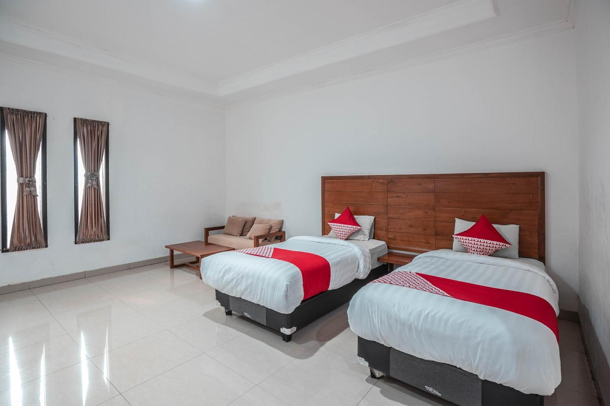 Super Oyo 686 Bunga Karang Hotel Bekasi Kültér fotó