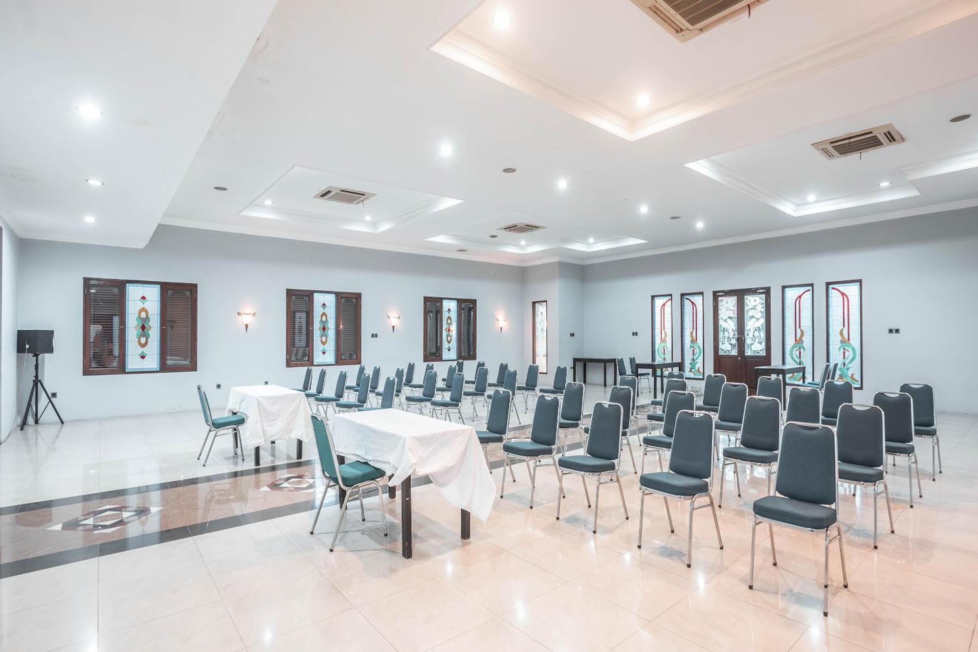 Super Oyo 686 Bunga Karang Hotel Bekasi Kültér fotó