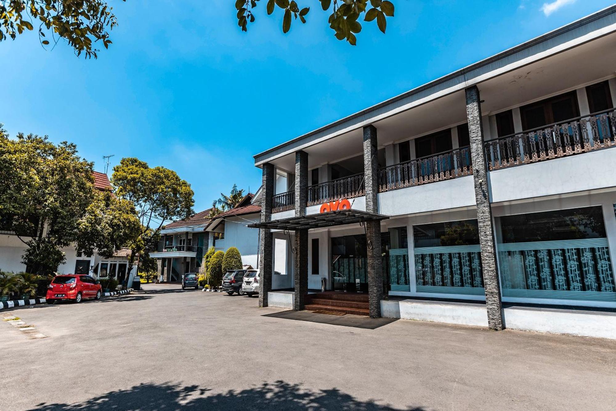 Super Oyo 686 Bunga Karang Hotel Bekasi Kültér fotó