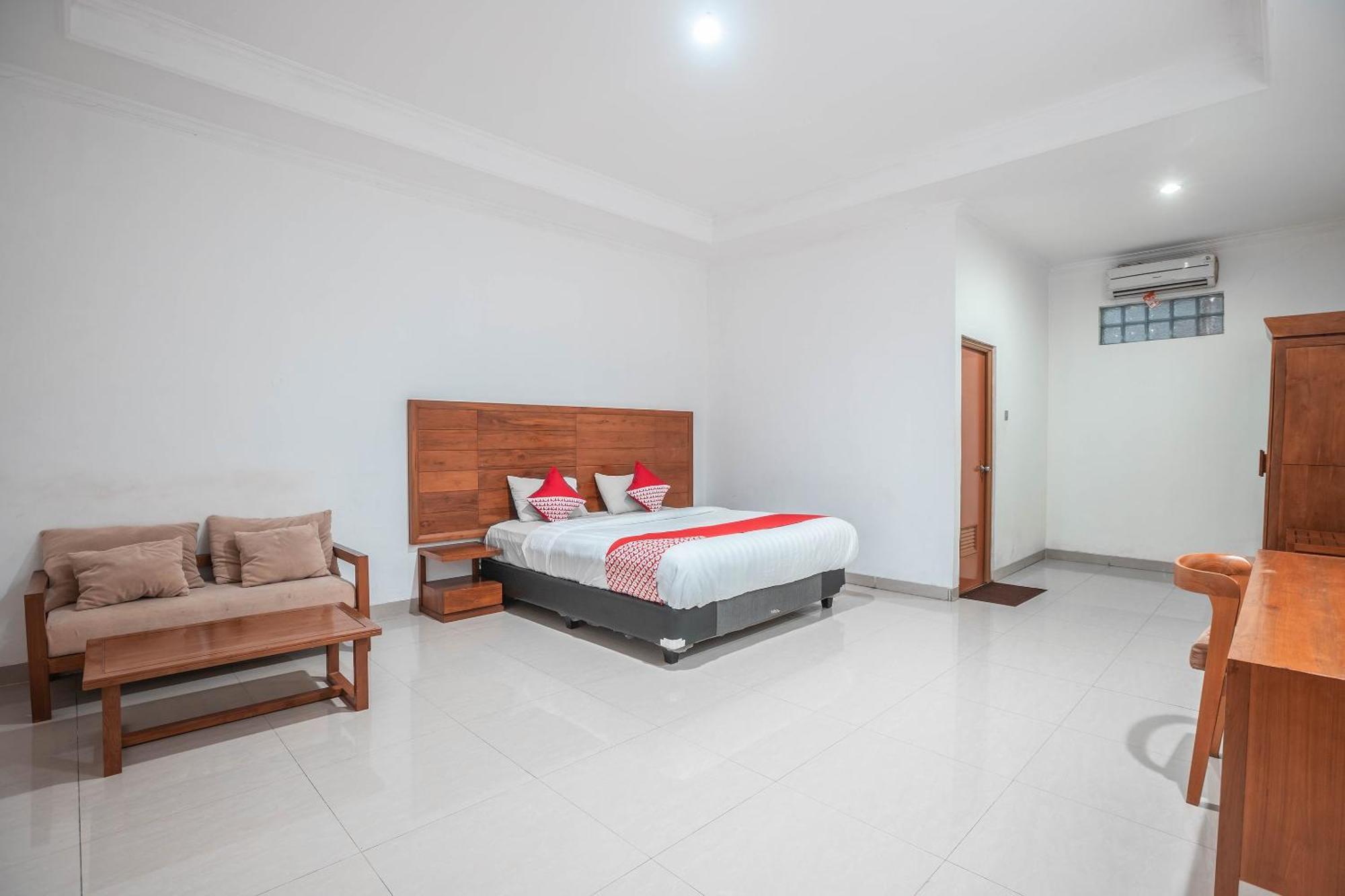 Super Oyo 686 Bunga Karang Hotel Bekasi Kültér fotó