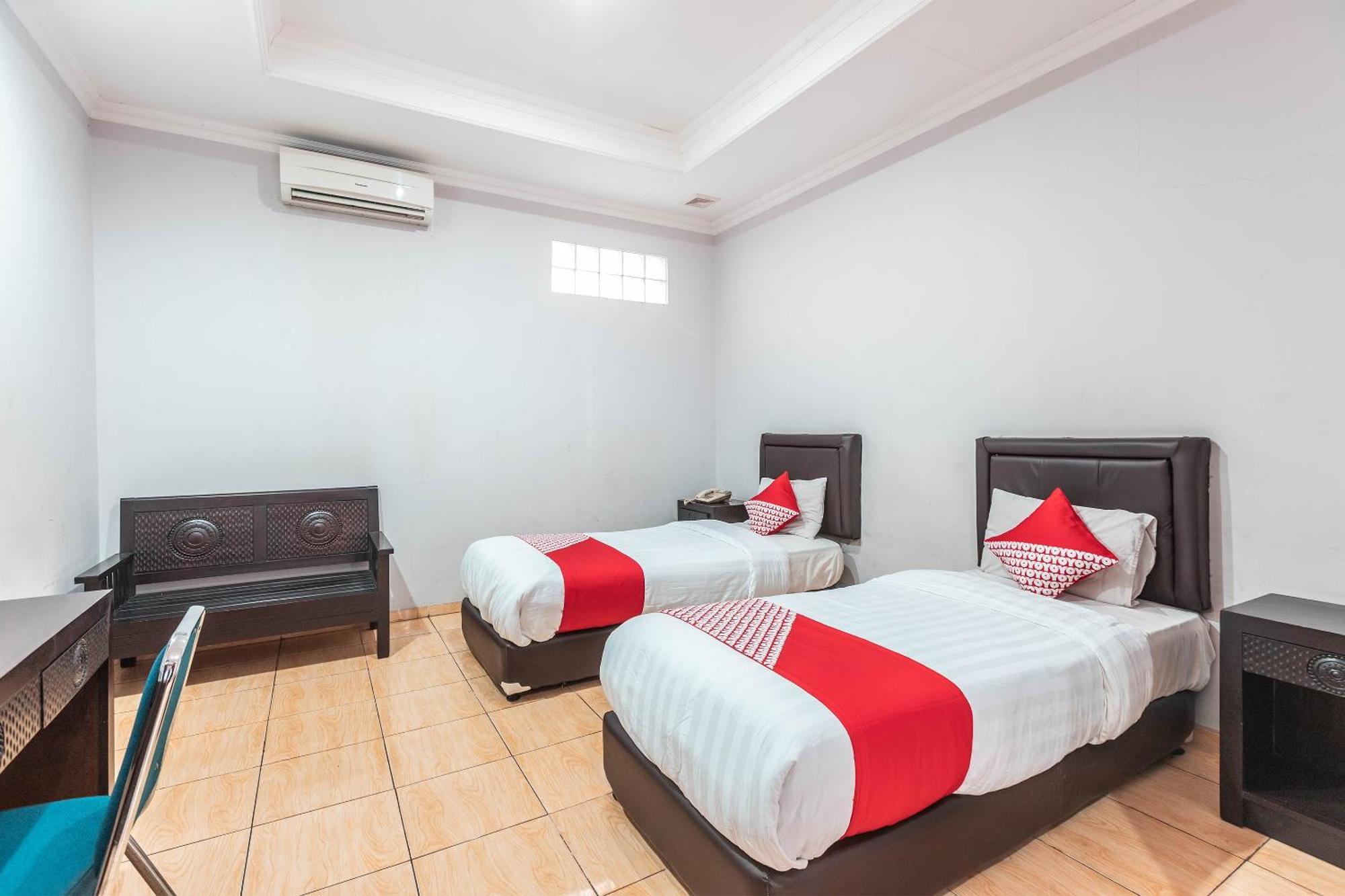 Super Oyo 686 Bunga Karang Hotel Bekasi Kültér fotó
