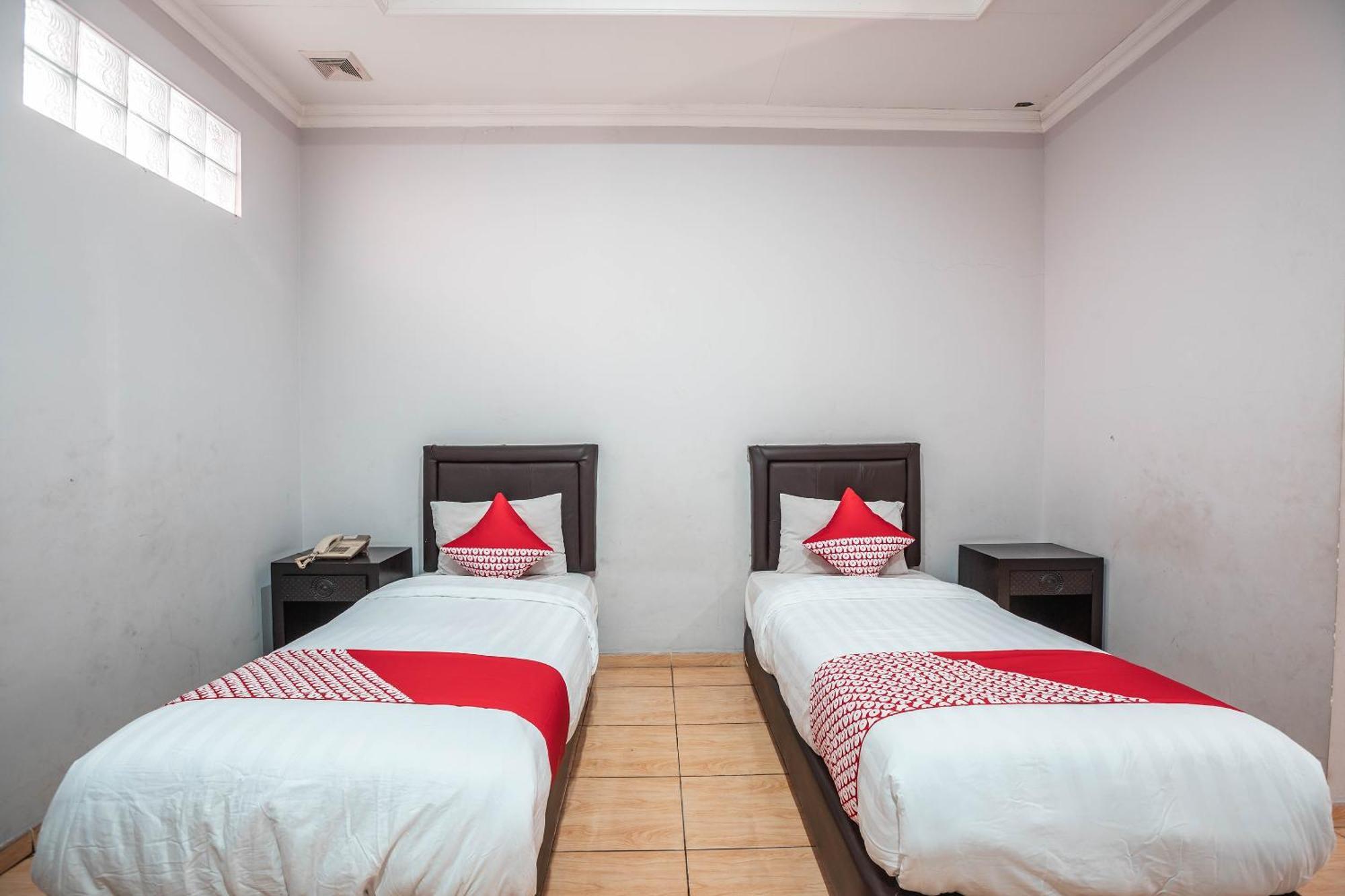 Super Oyo 686 Bunga Karang Hotel Bekasi Kültér fotó