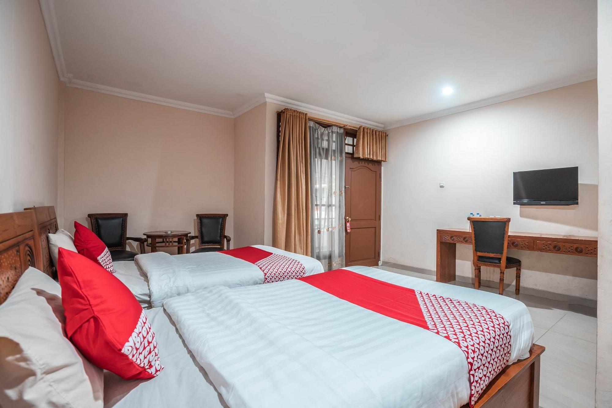 Super Oyo 686 Bunga Karang Hotel Bekasi Kültér fotó