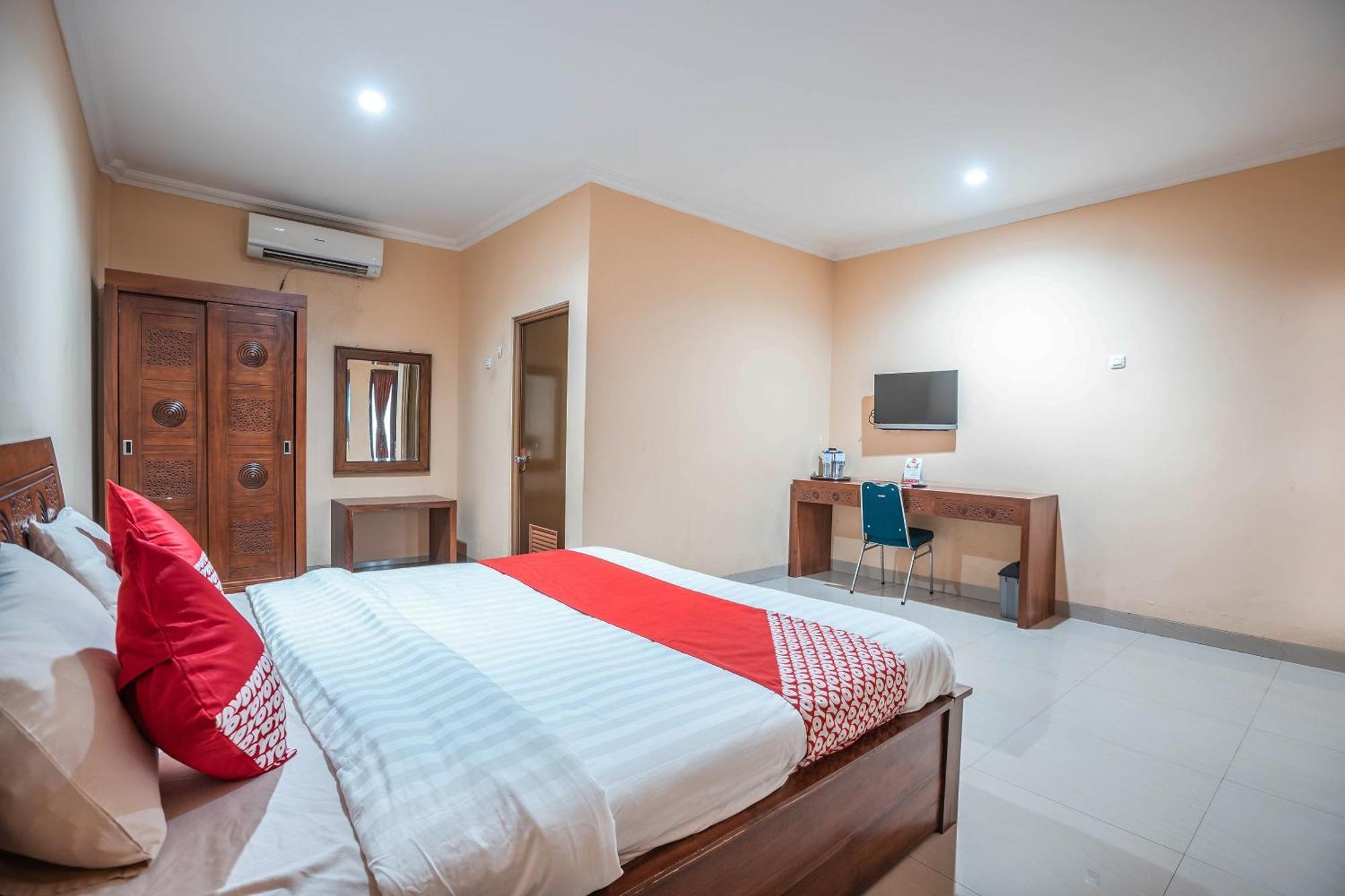Super Oyo 686 Bunga Karang Hotel Bekasi Kültér fotó