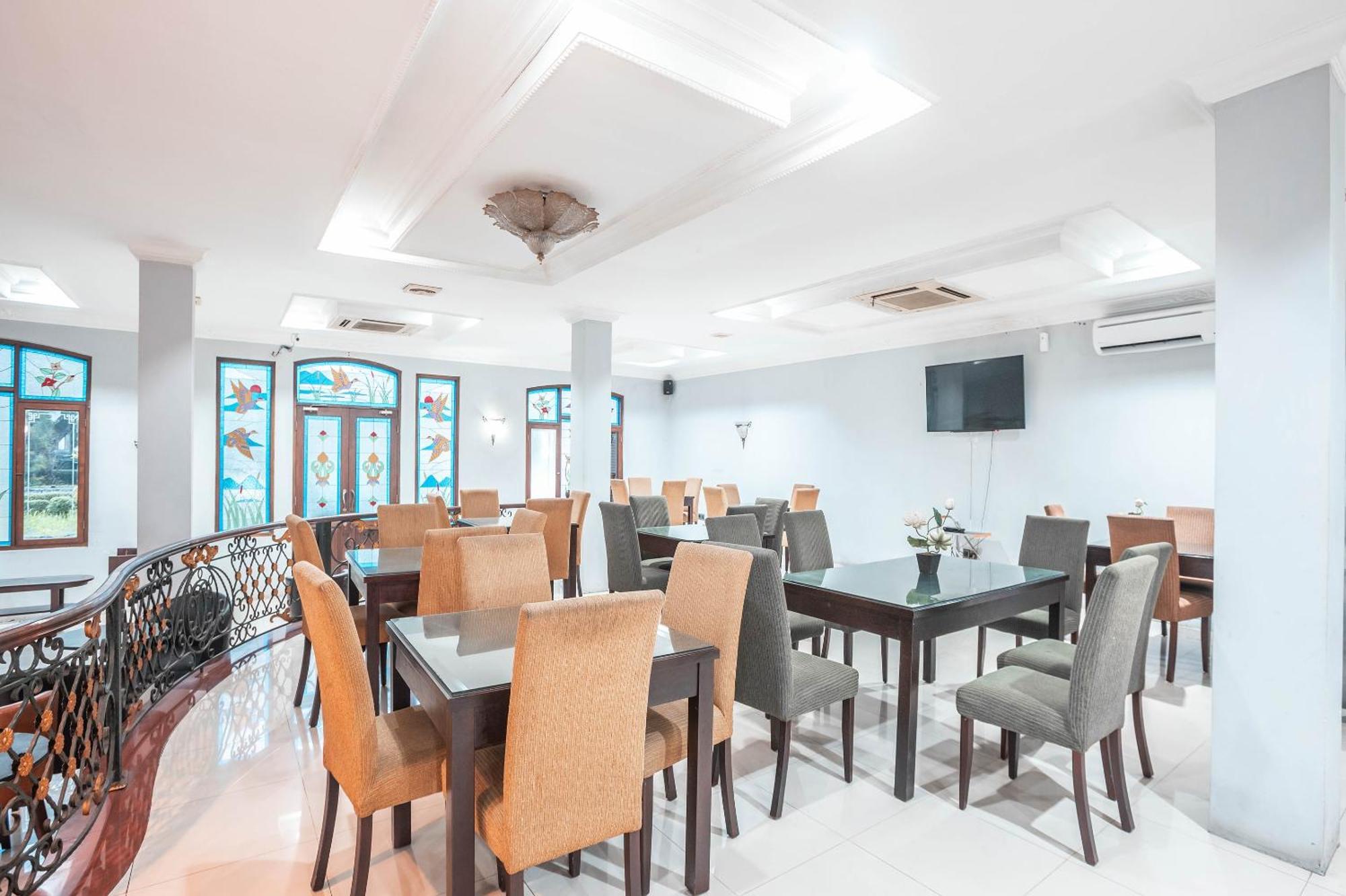 Super Oyo 686 Bunga Karang Hotel Bekasi Kültér fotó