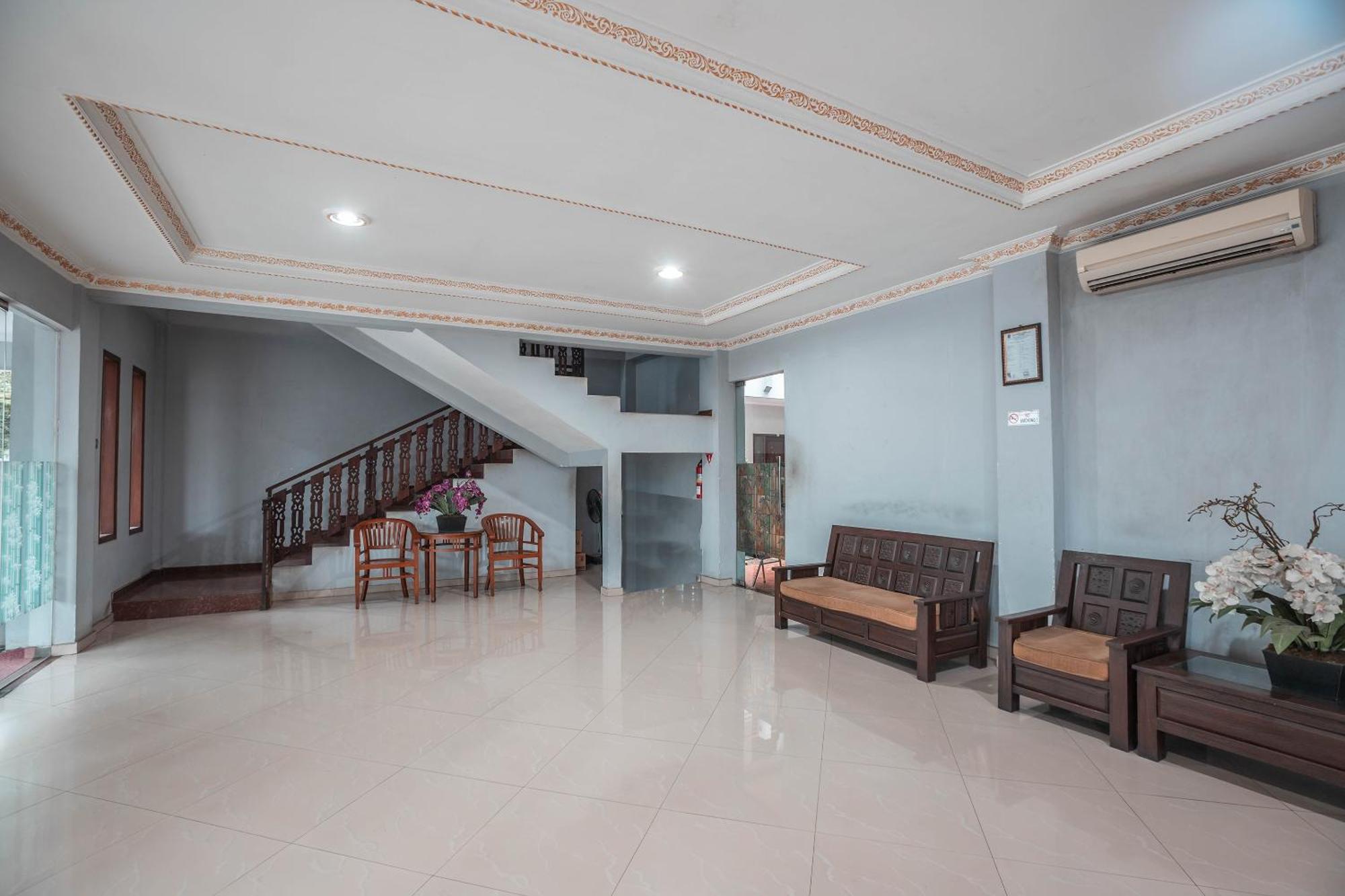 Super Oyo 686 Bunga Karang Hotel Bekasi Kültér fotó