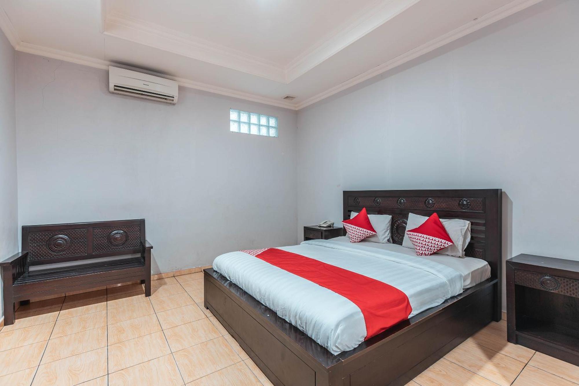 Super Oyo 686 Bunga Karang Hotel Bekasi Kültér fotó