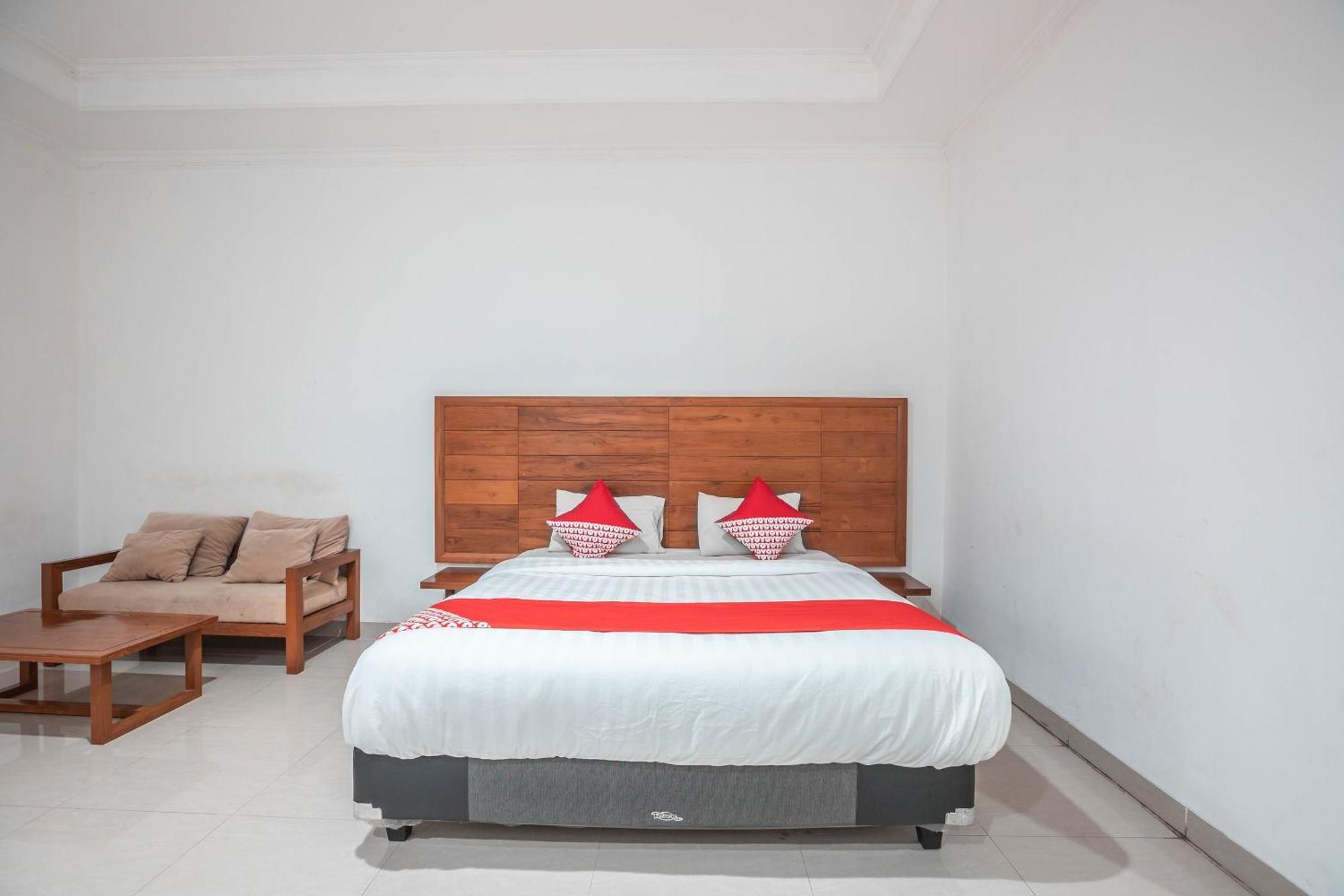 Super Oyo 686 Bunga Karang Hotel Bekasi Kültér fotó
