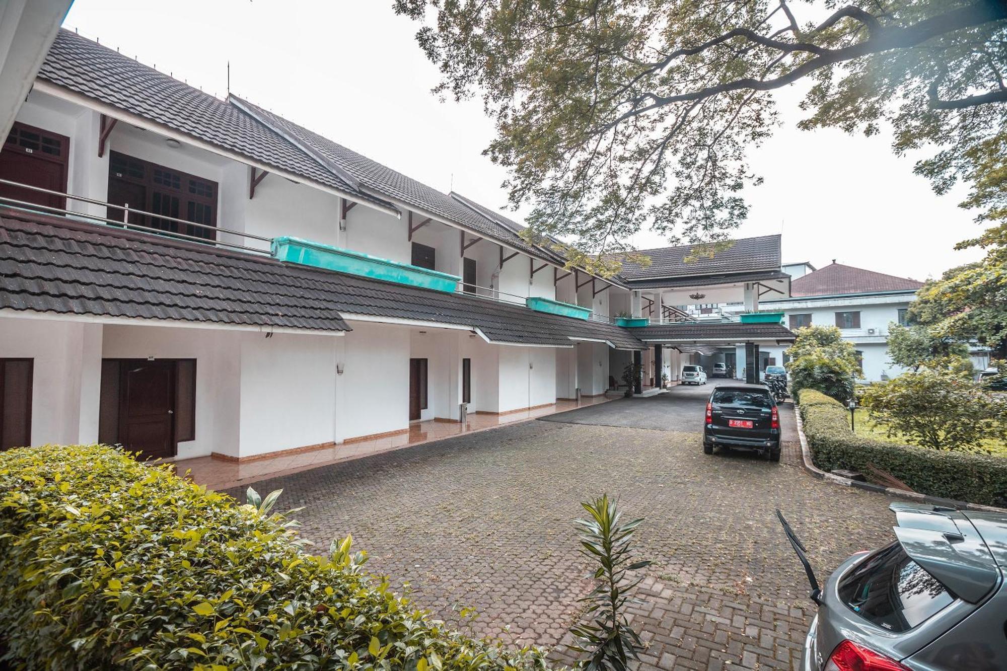 Super Oyo 686 Bunga Karang Hotel Bekasi Kültér fotó