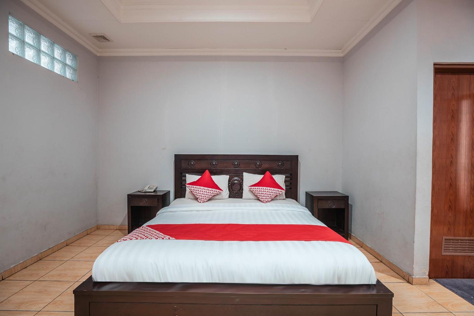 Super Oyo 686 Bunga Karang Hotel Bekasi Kültér fotó