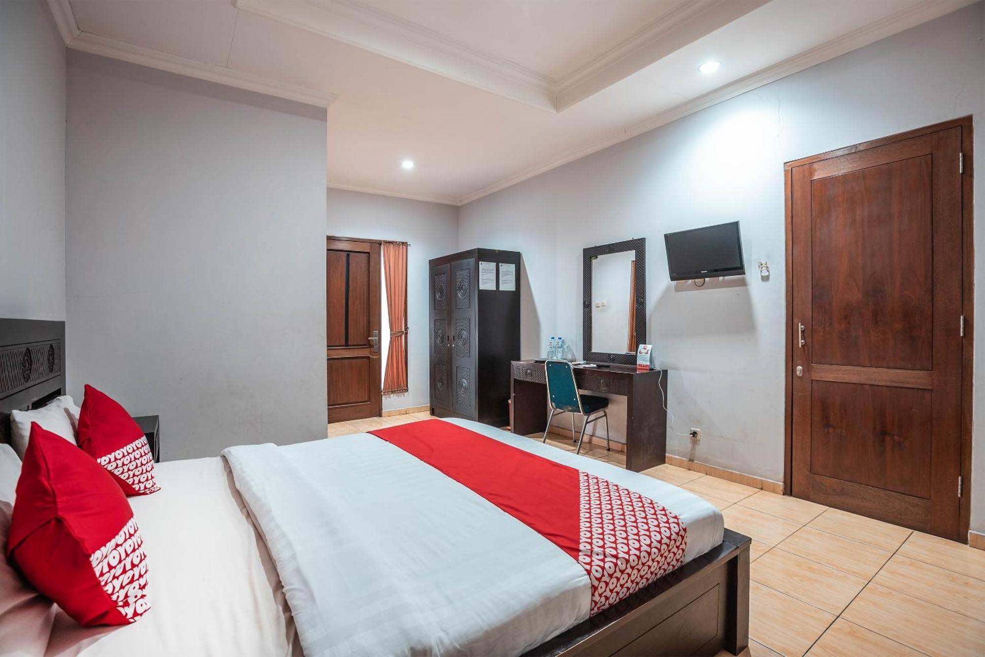Super Oyo 686 Bunga Karang Hotel Bekasi Kültér fotó