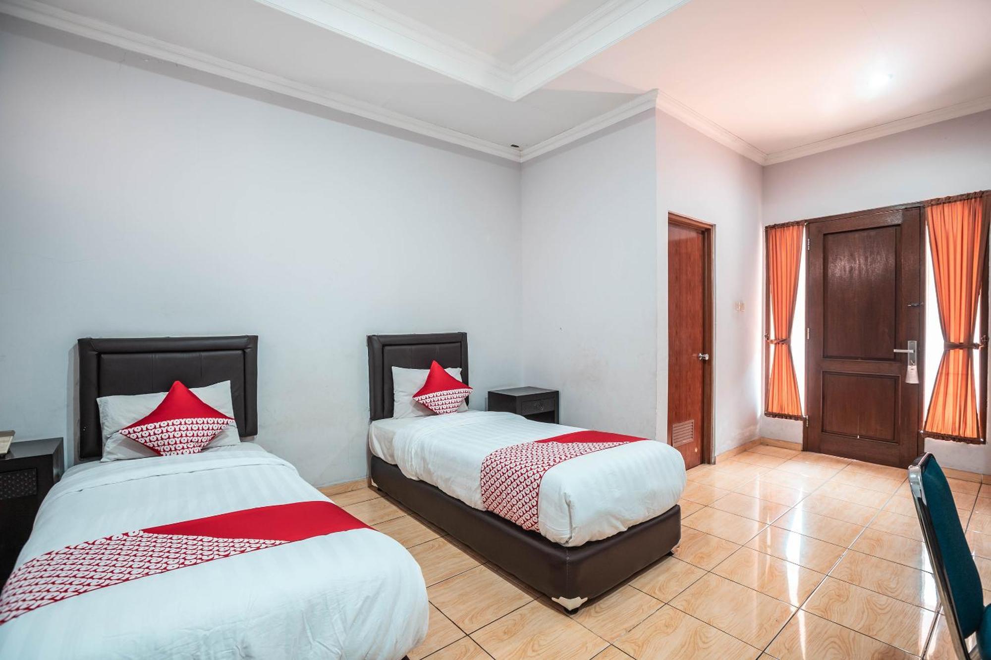 Super Oyo 686 Bunga Karang Hotel Bekasi Kültér fotó